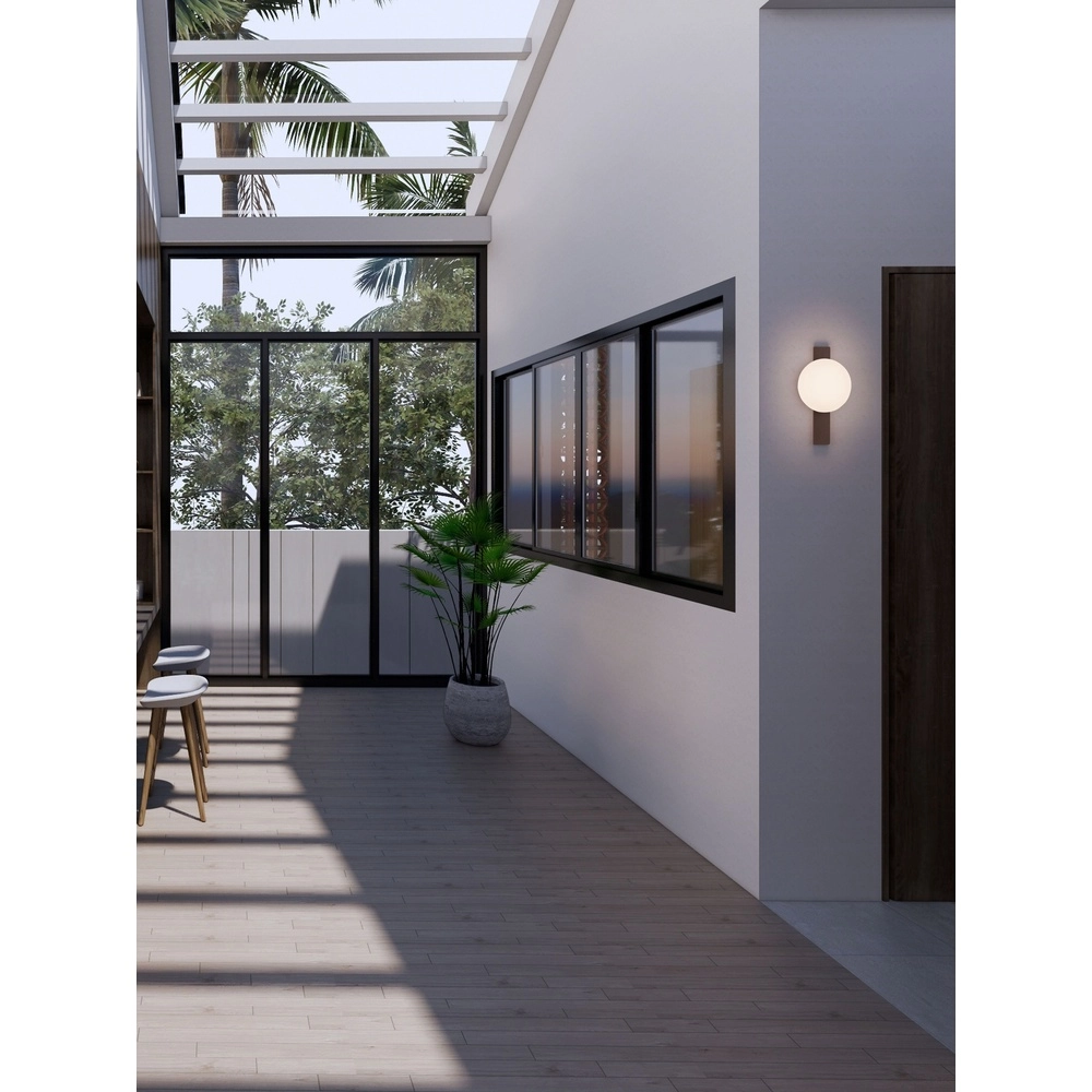 Unieke wandlamp Remi roestbruin met witte bol