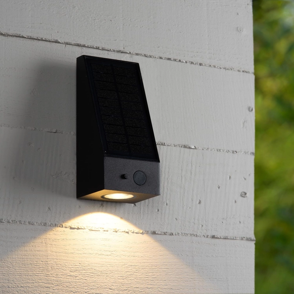 Solar wandlampje Irwin zwart met sensor Lucide 5411212152114