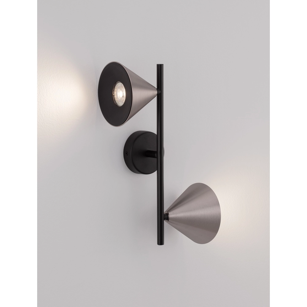Wandlamp Conico dubbel zwart met koffiebruin