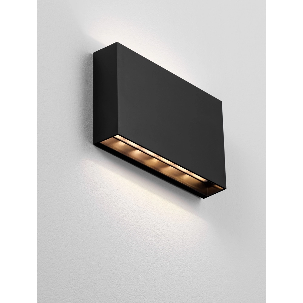 Strakke wandlamp Yoko up en down zwart Lyora 5212017453730