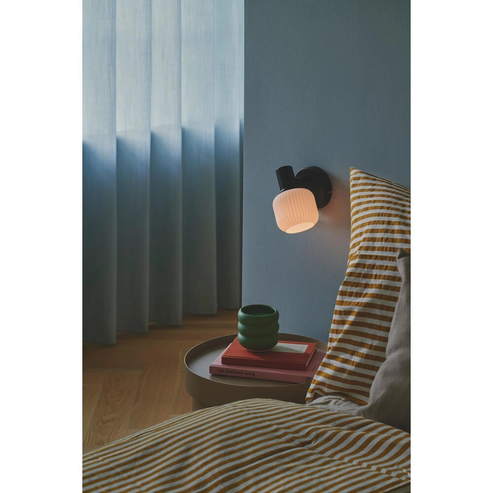 Zwarte wandlamp Milford met wit Nordlux 5704924018688