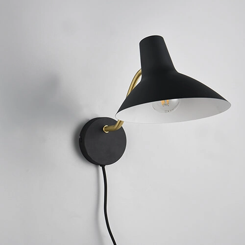 Lees wandlamp Traveller zwart Trio 4017807613759