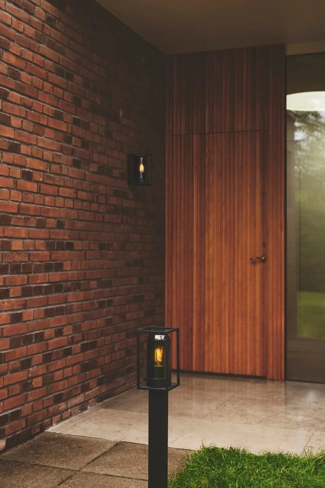 Zwarte buitenlamp Griffin met smoke venster Nordlux 5704924010781