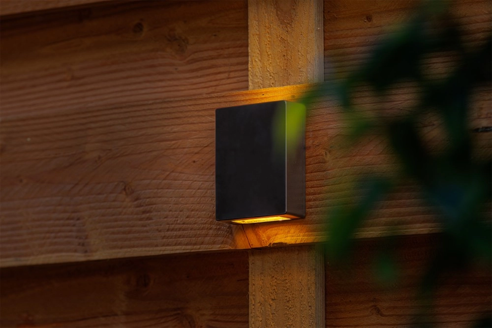 Strakke wandspot Vara zwart up & down