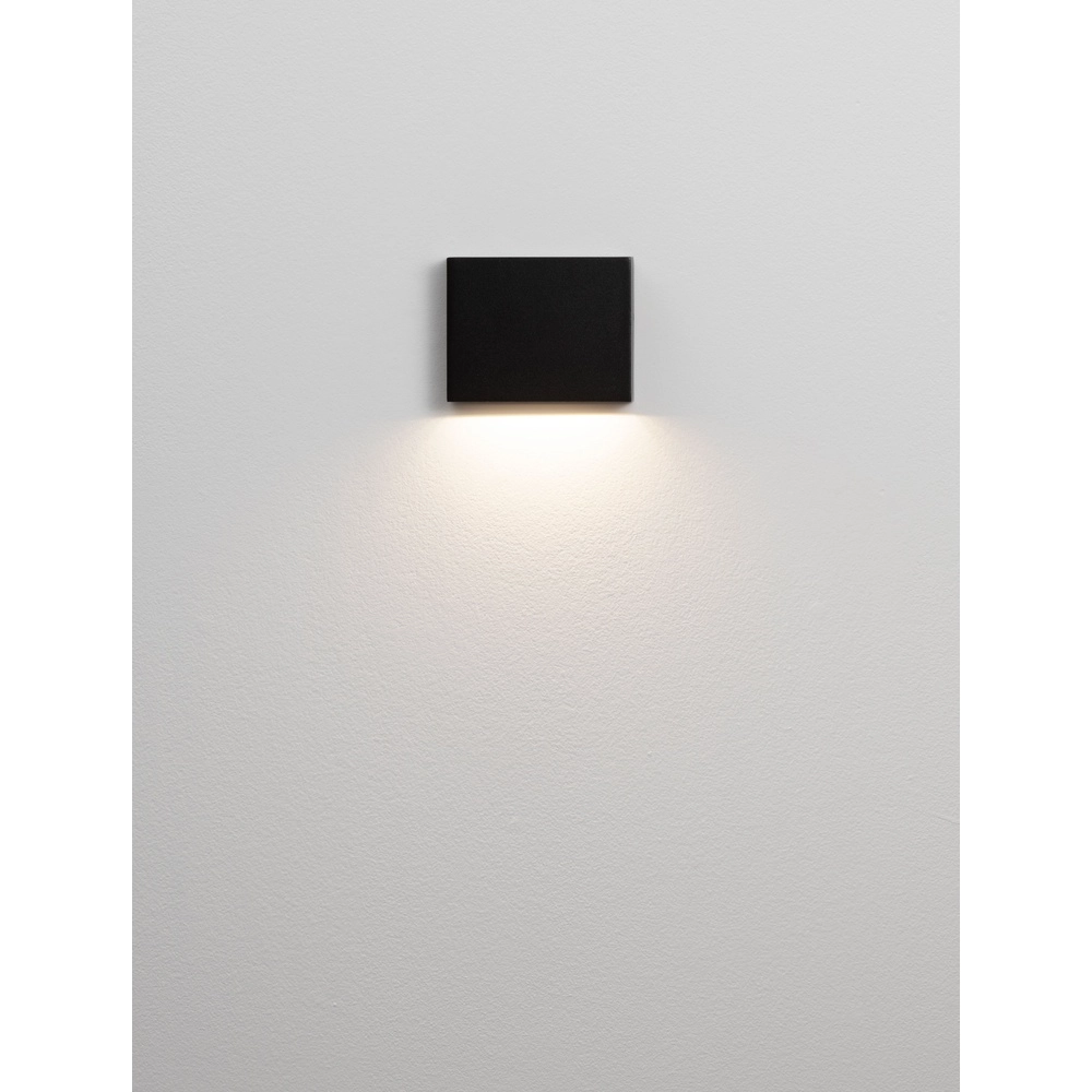 Strakke wandspot Tick downlighter zwart Lyora 5212017453617