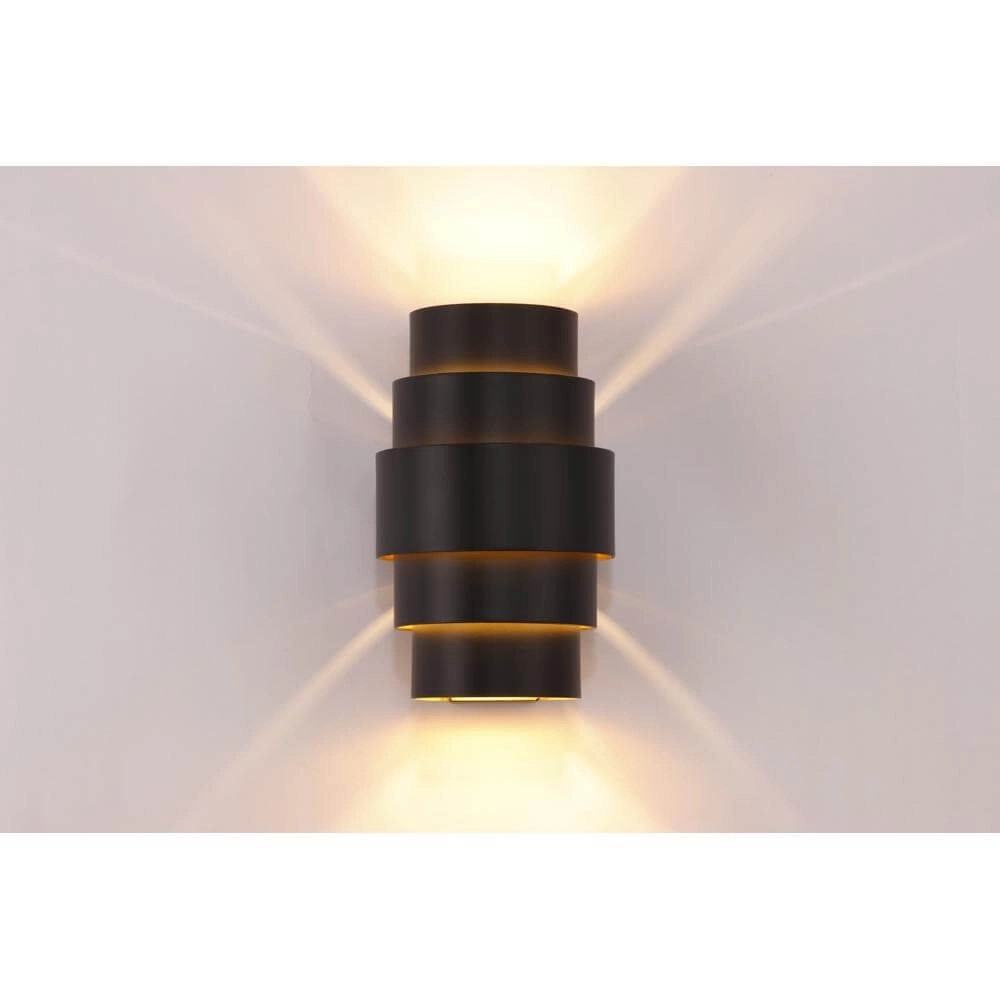 Design wandlamp Rolls zwart met gouden binnenkant Design wandlamp Rolls zwart met gouden binnenkant