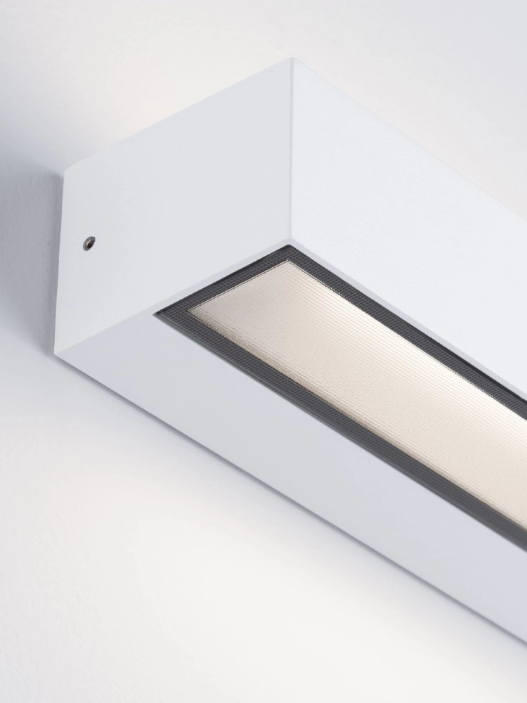 Strakke wandlamp Lane wit 22cm - 21W Lyora 5212017496775