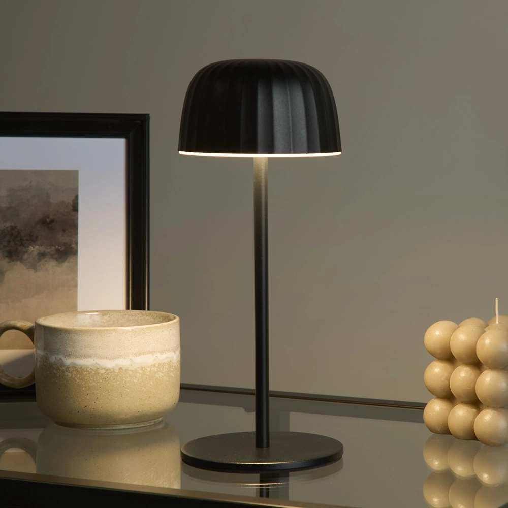 USB Oplaadbaar tafellampje Ezra zwart Searchlight 5053423306131