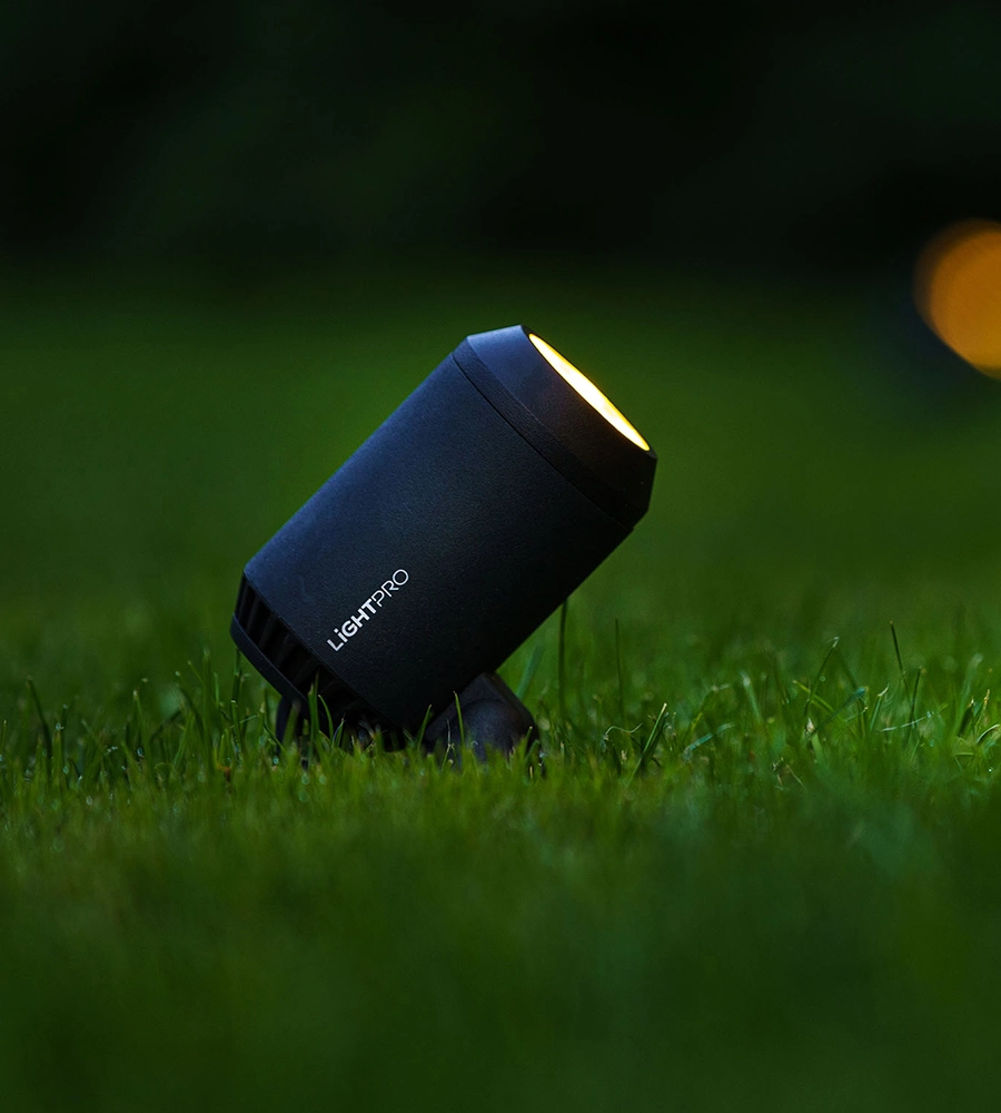 Lightpro spotje op grasveld
