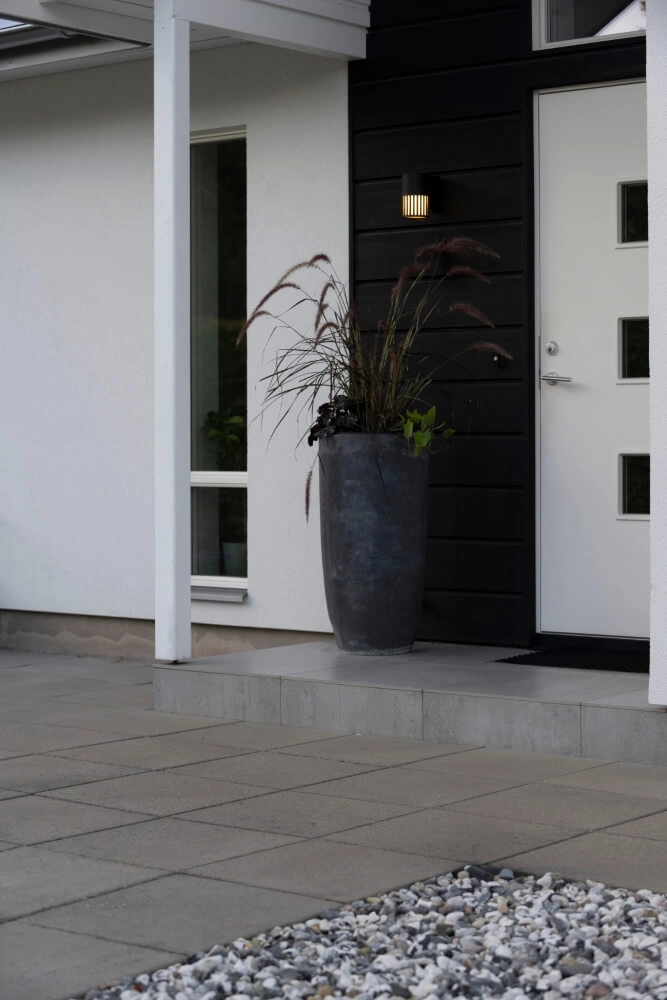 Design wandlamp Pistoia zwart met wit glas KonstSmide 7318303577529