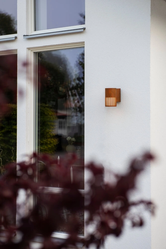 Design wandlamp Pistoia roestbruin met wit glas KonstSmide 7318303579721