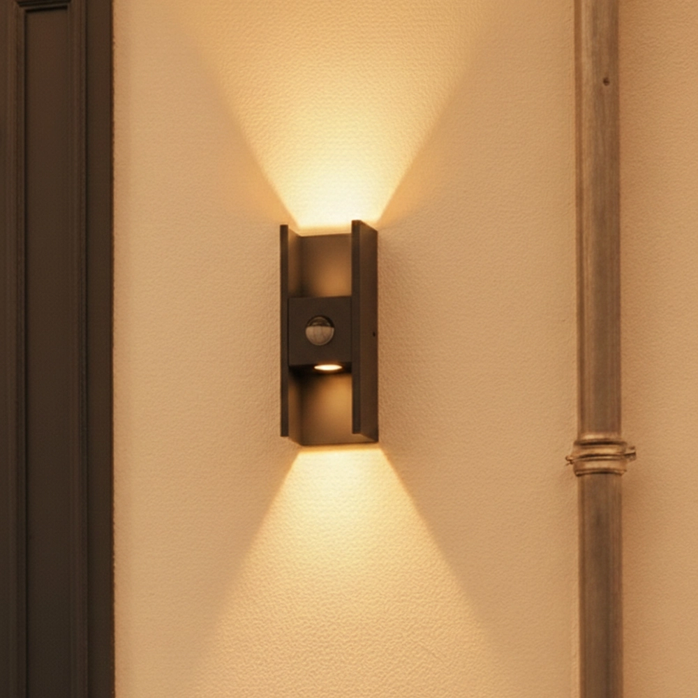 Wandspot Flatt zwart met sensor