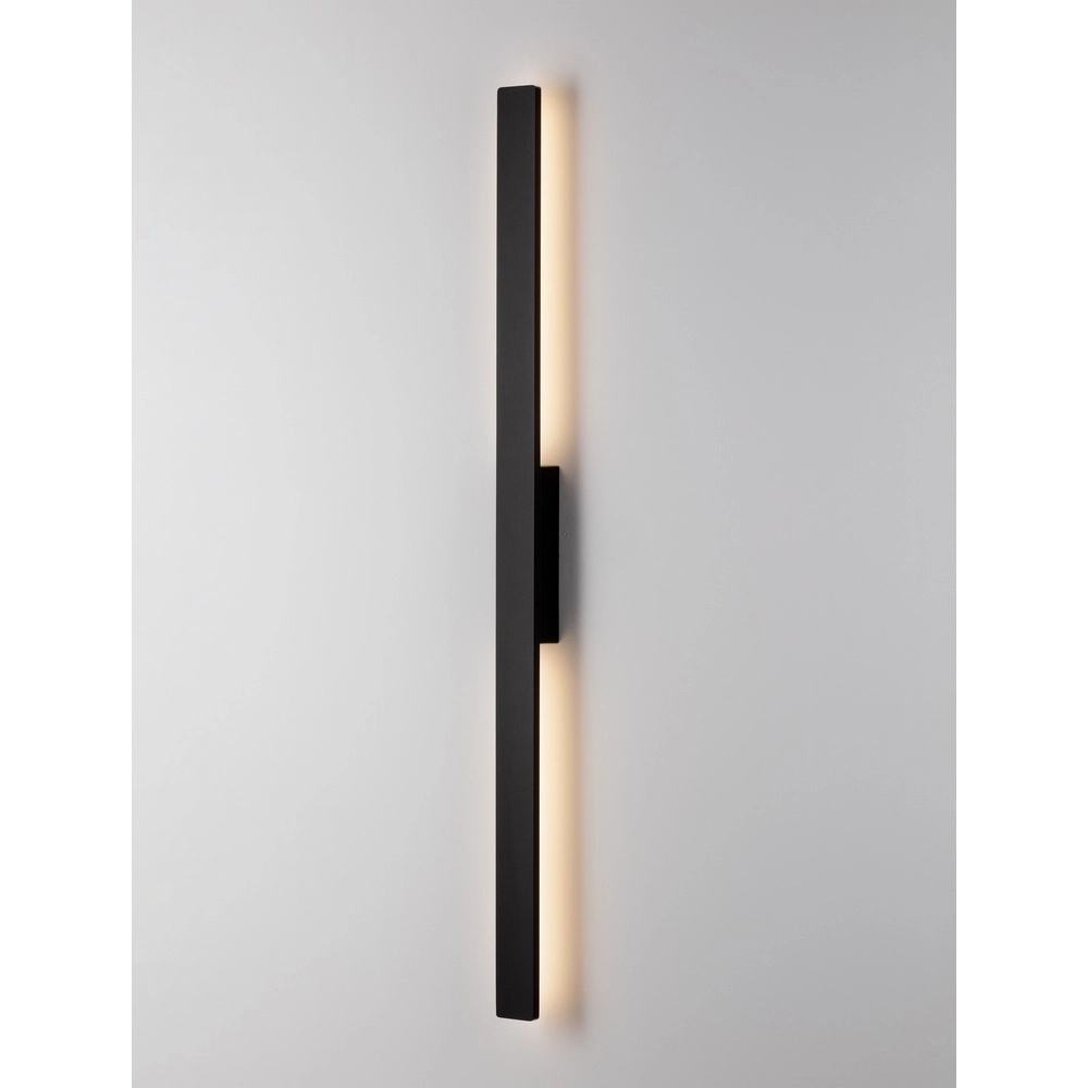 Strakke wandlamp Aneth zwart 104cm