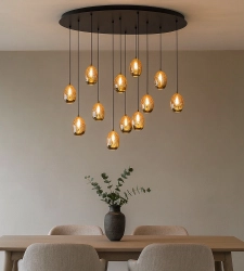 Highlight golden egg hanglamp boven eettafel