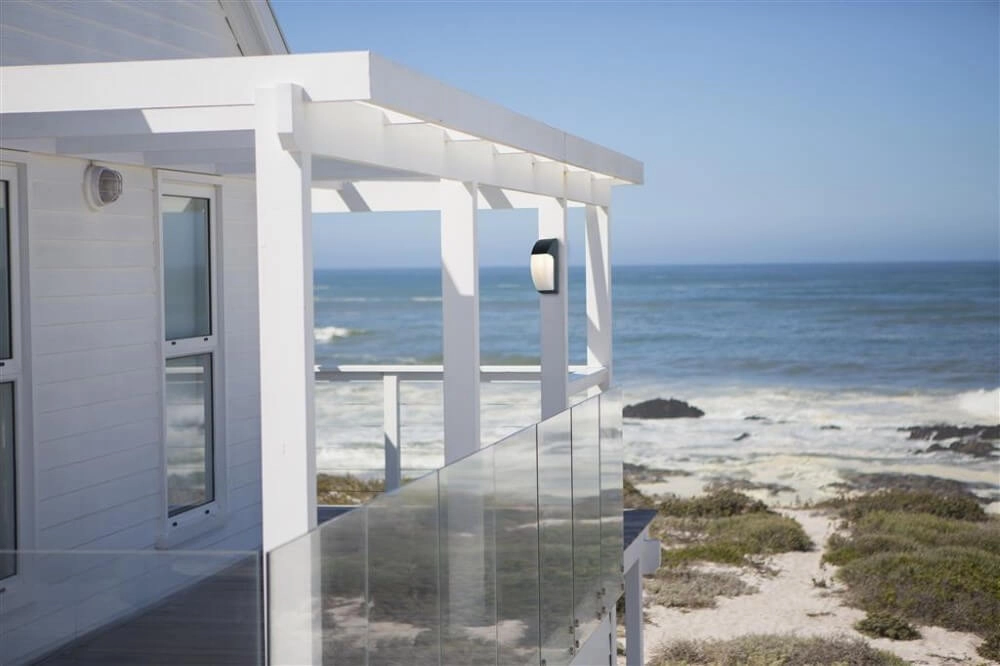 Strakke buitenlamp Coastal antraciet Searchlight 5053423098883