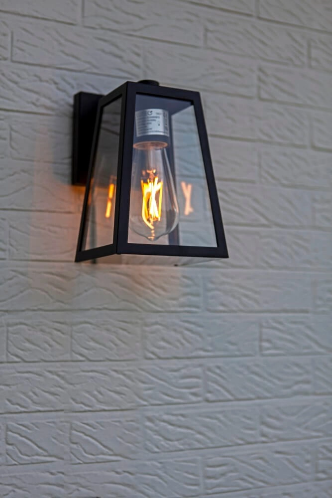 Strakke wandlamp Fia zwart Lutec 6939412012469