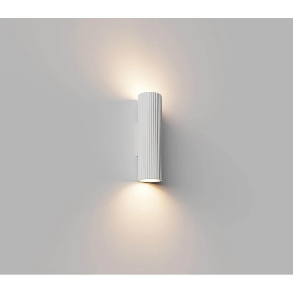 Unieke wandlamp Brest wit met ribbels Unieke wandlamp Brest wit met ribbels
