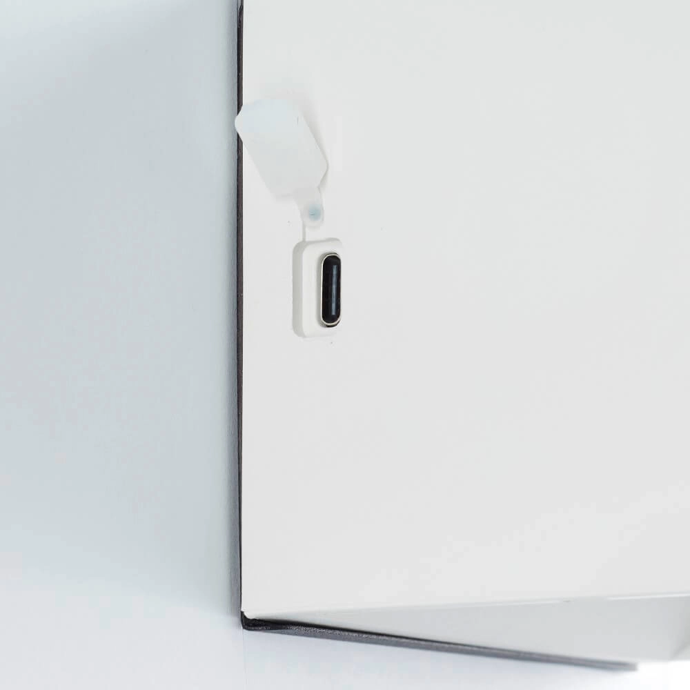 Witte opbouwspot Iseo oplaadbaar Brilliant 4004353435591