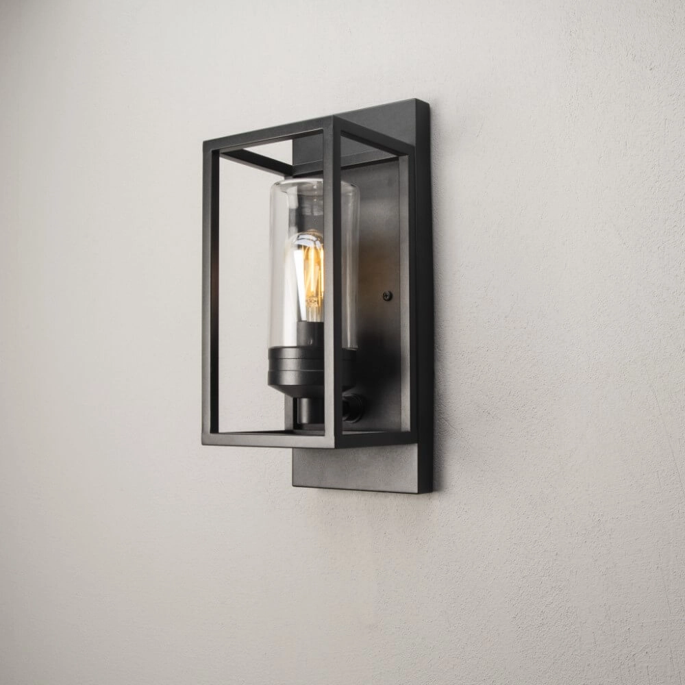Zwarte wandlamp Trani met schemersensor KonstSmide 7318307353754