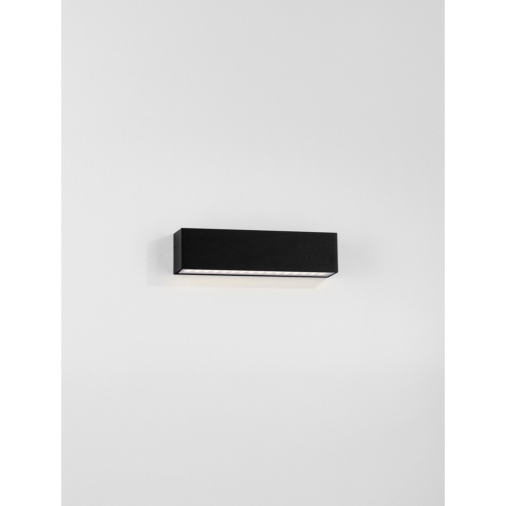 Strakke wandlamp Allure zwart 22cm Lyora 5212017479105