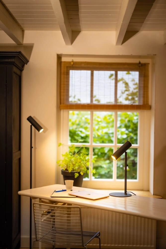Zwarte bureaulamp Nikki ETH 8720195302339