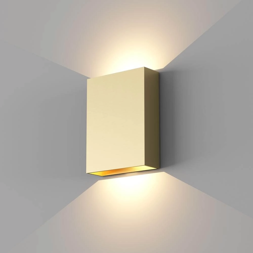 Strakke wandlamp Memphis geborsteld goud