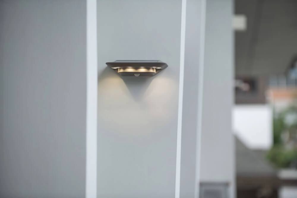 Solar wandlamp Ghost Solar zilvergrijs Lutec 4250294308191