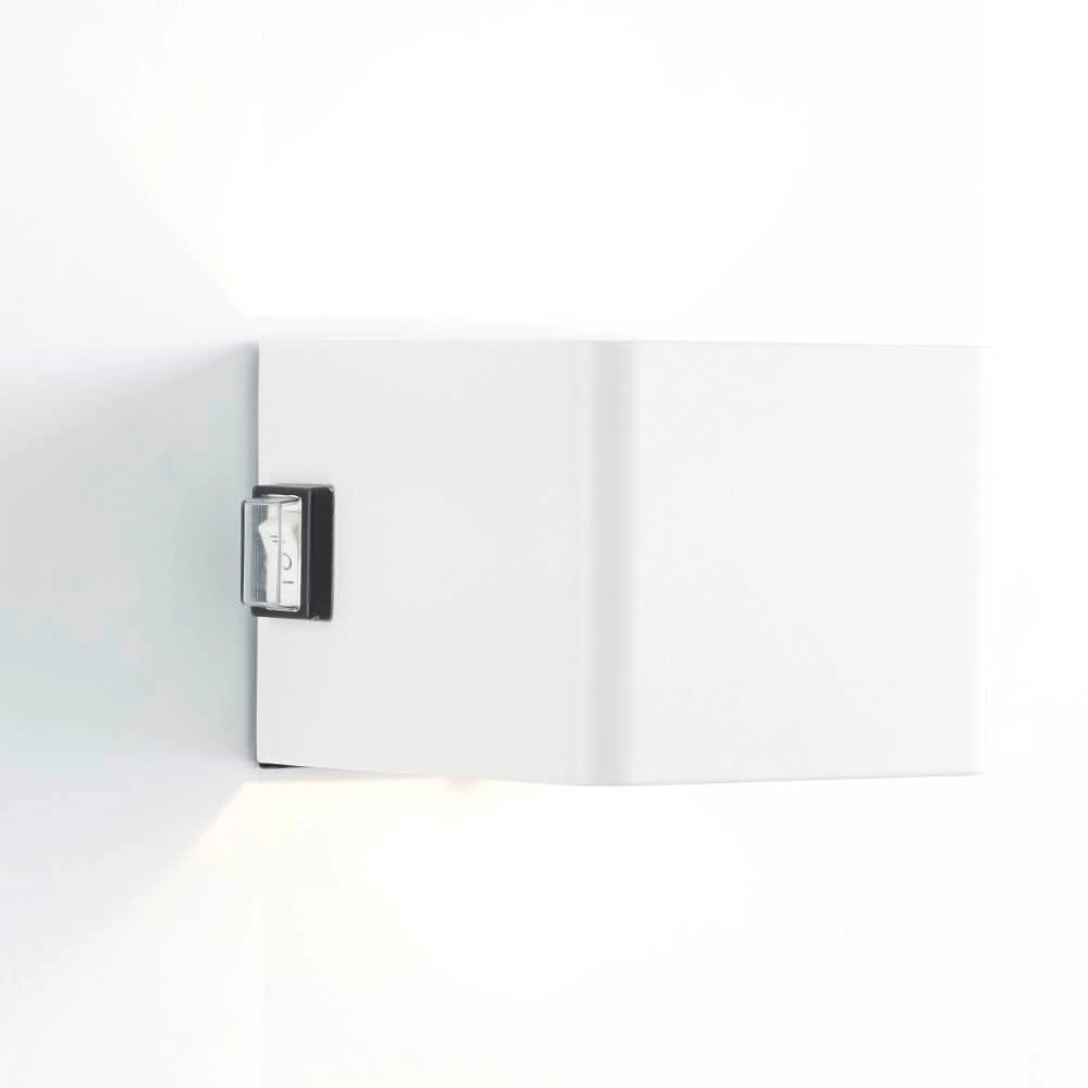 Witte opbouwspot Iseo oplaadbaar Brilliant 4004353435591