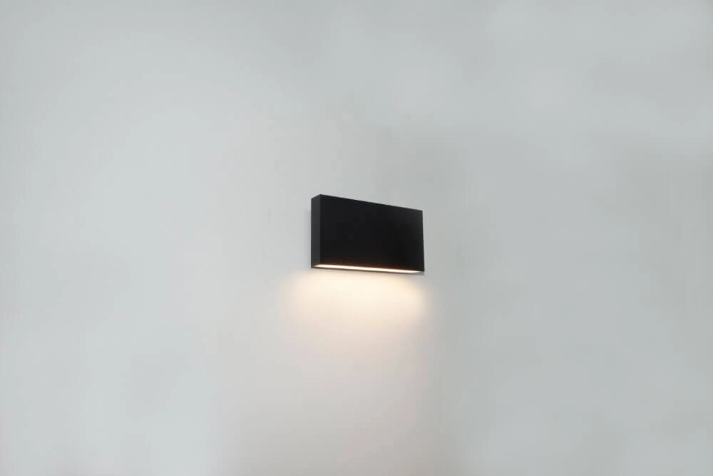 Strakke wandlamp Box zwart