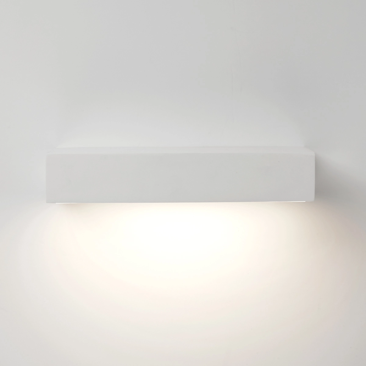Strakke wandlamp Avron gips wit