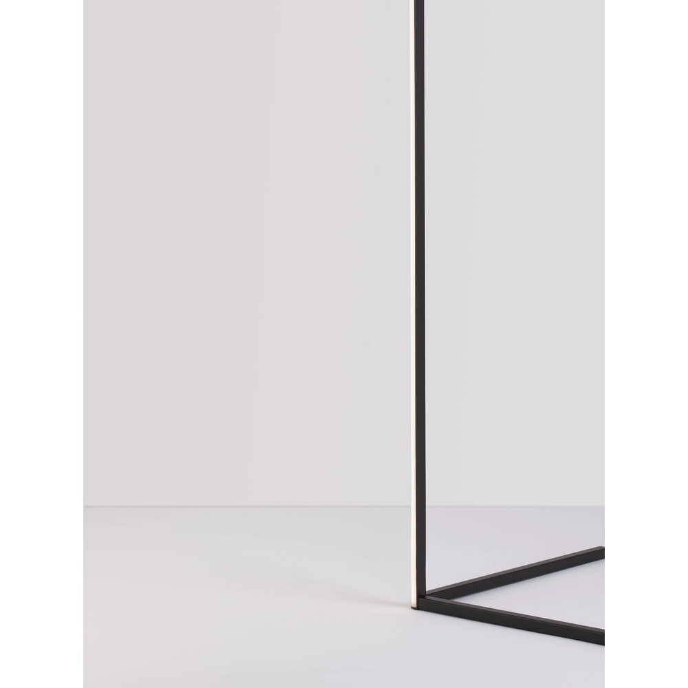 Vloerlamp V-Line zwart Lyora 5212017433404