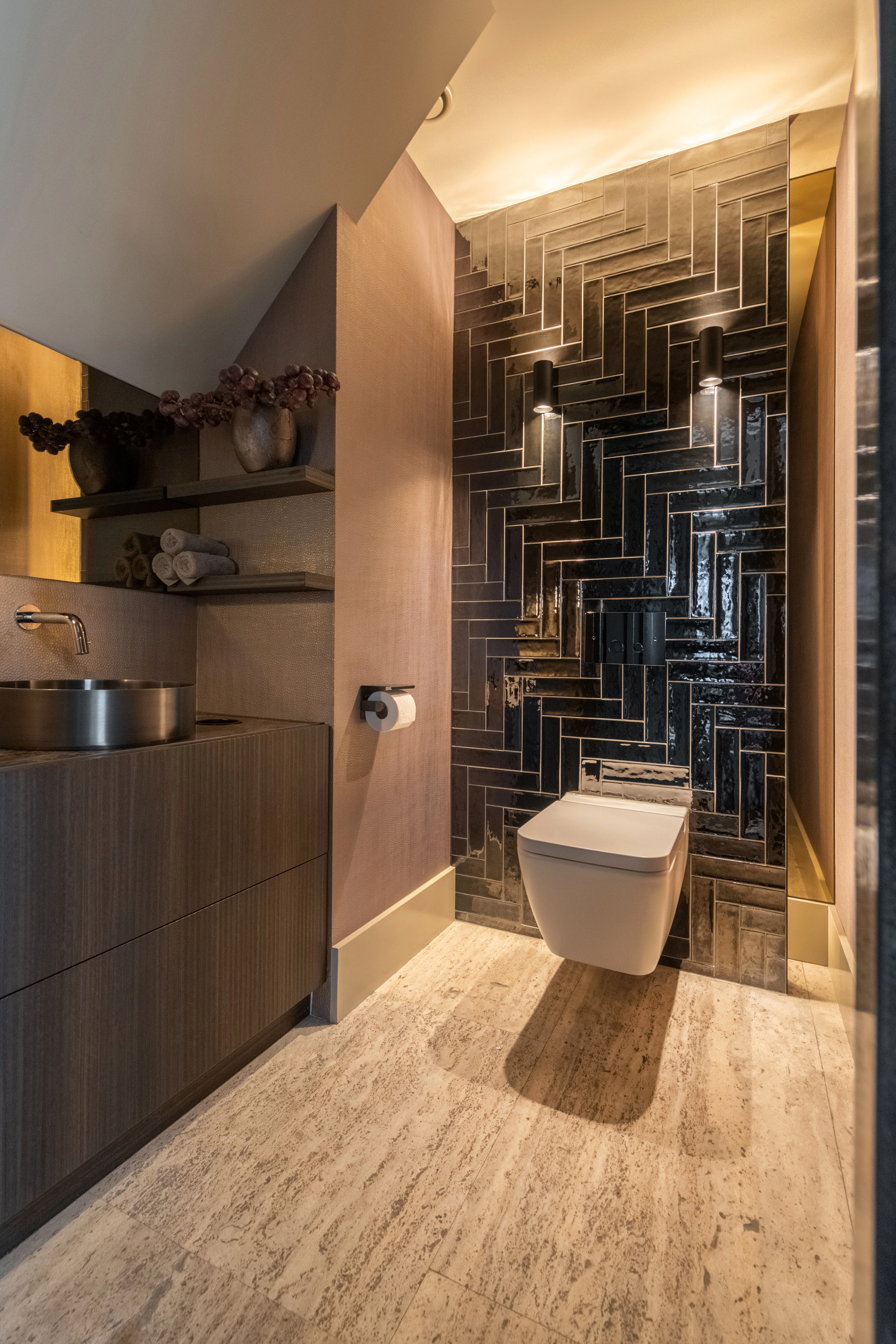 Strakke wandspot Brody 2 dim to warm zwart Artdelight 8720701104051