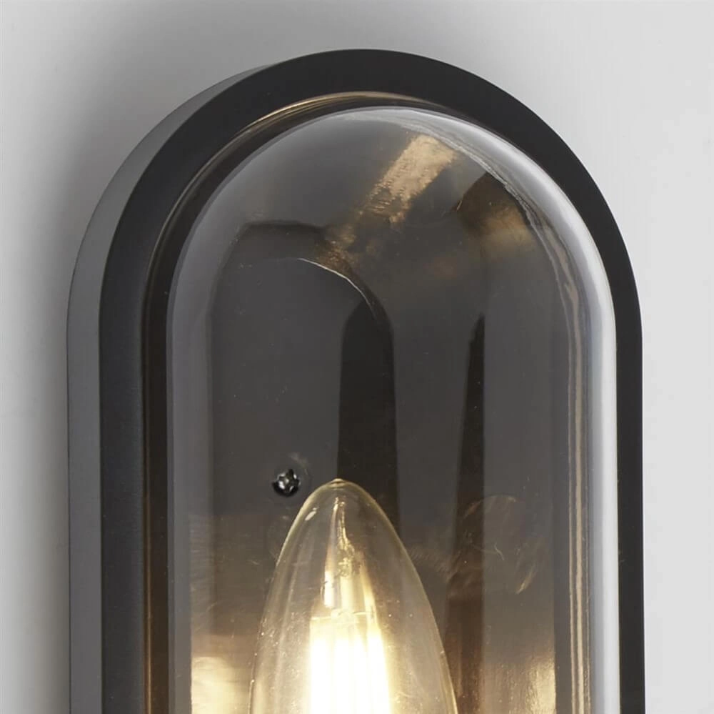 Strakke buitenlamp Capsule zwart Searchlight 5053423252865