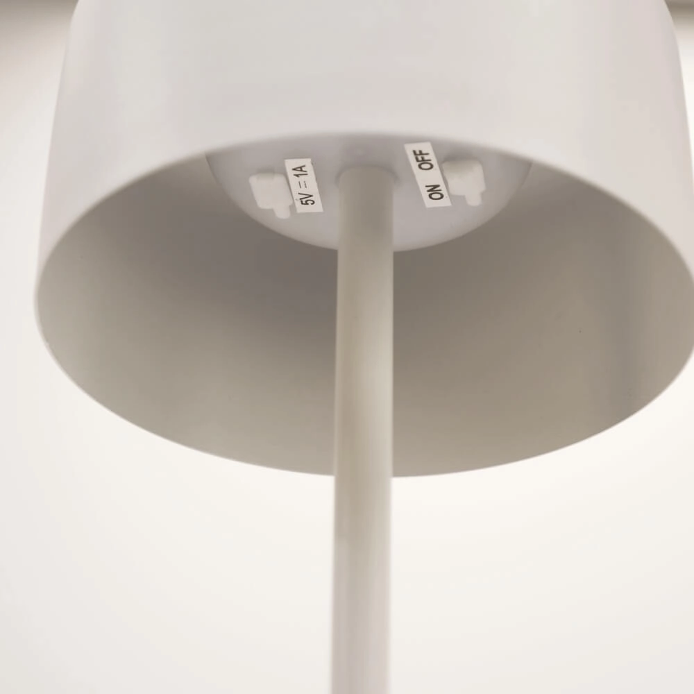 Strakke tafellamp Roccanova solar wit met usb Eglo 9008606355044