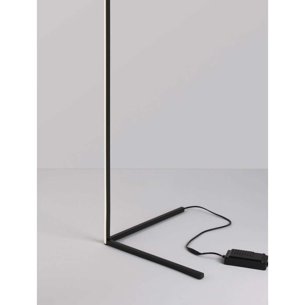 Vloerlamp V-Line zwart Lyora 5212017433404