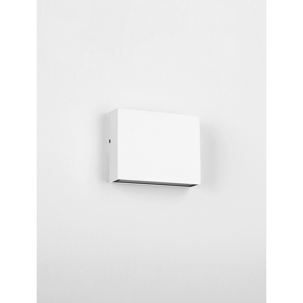 Strakke wandspot Tick downlighter wit Lyora 5212017453624