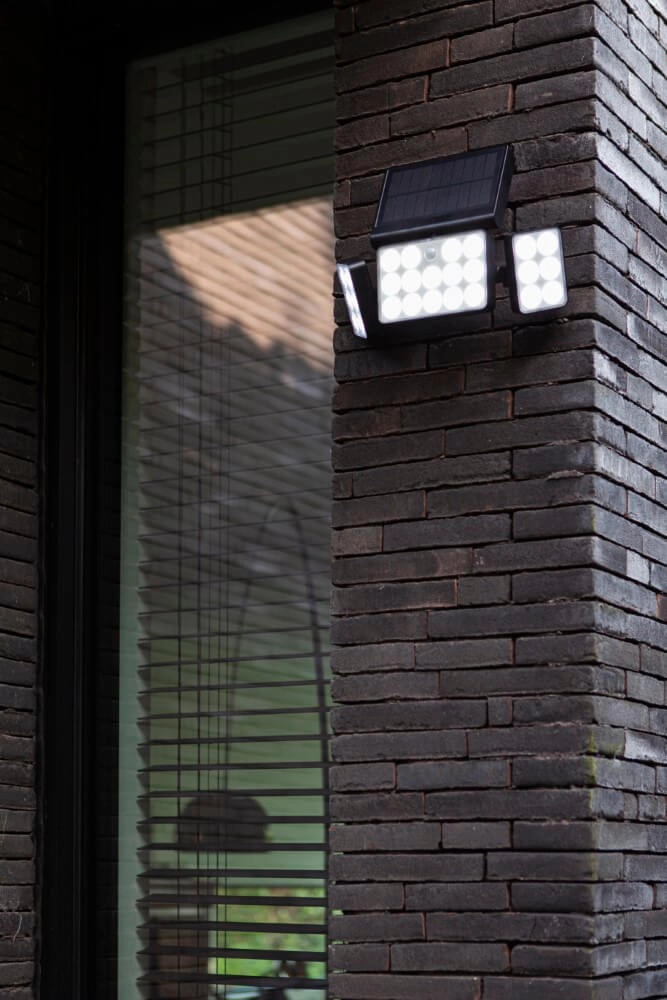 Zwarte wandlamp Tuda solar 3 Lutec 6939412013633