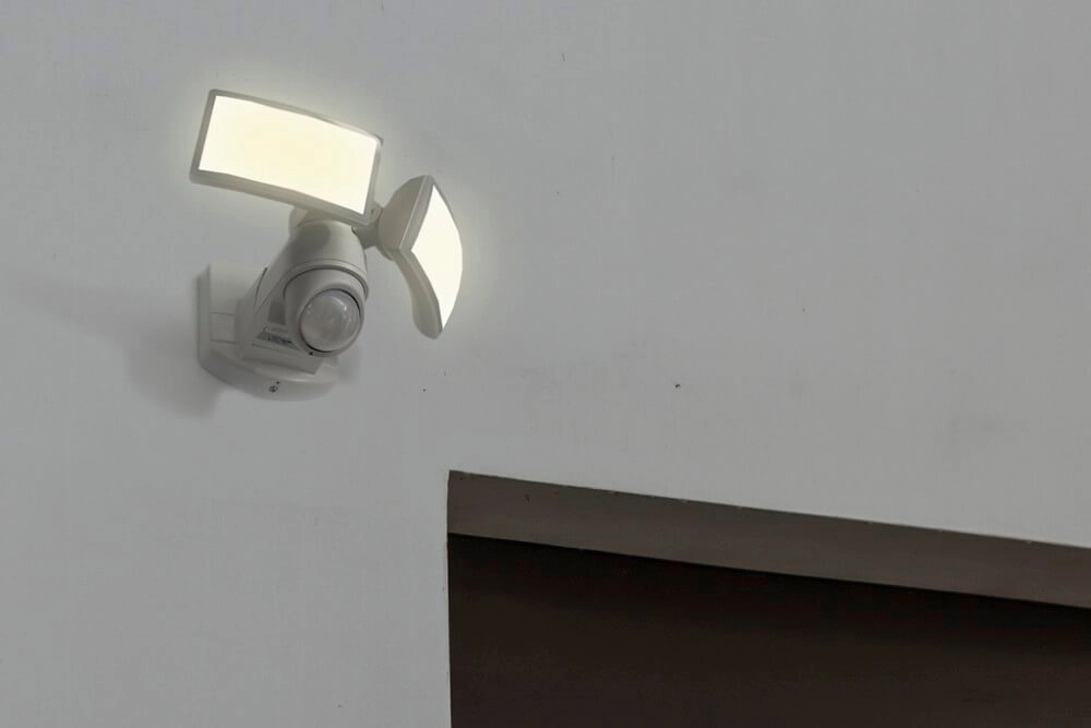 Witte wandlamp Arc design Lutec 6939412042800