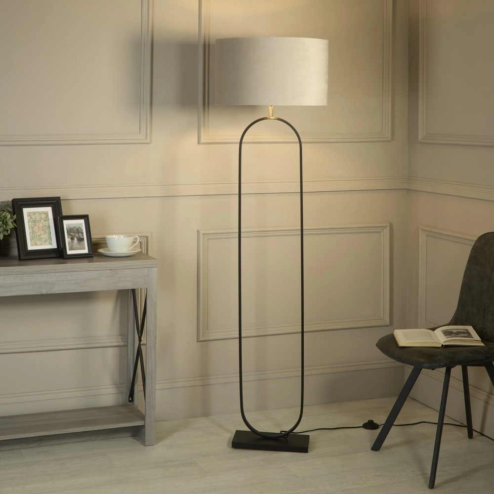 Vloerlamp Modish zwart met taupe kap Searchlight 5053423307589
