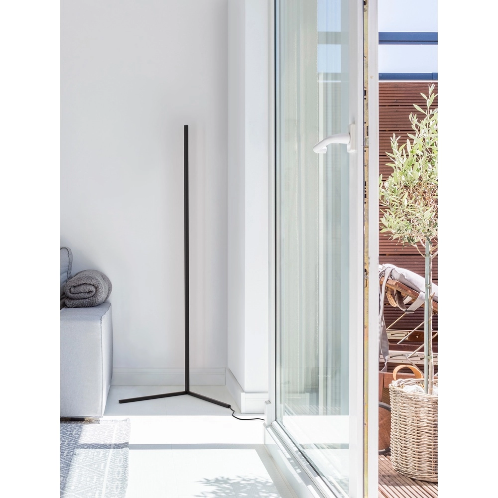 Vloerlamp V-Line zwart Lyora 5212017433404