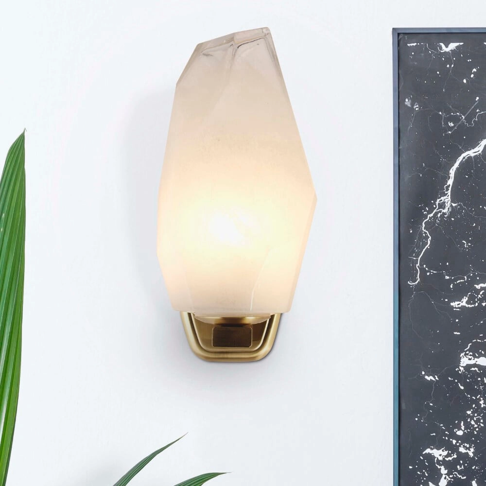 Wandlamp Rocky met wit glas Searchlight 5053423264257