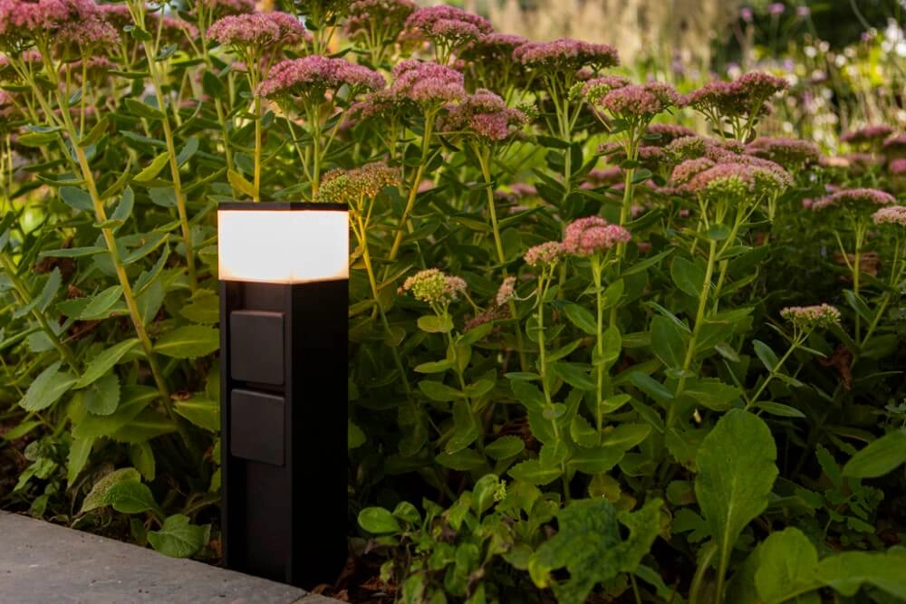 Padverlichting Mains met 2 stopcontacten Lutec 6939412070544