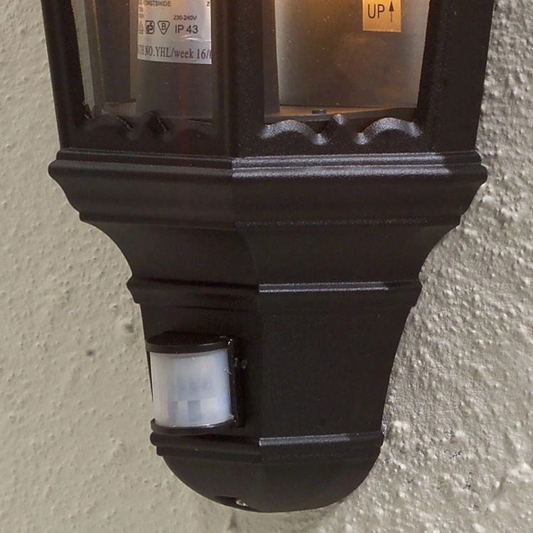 Zwarte buitenlamp Firenze met bewegingsmelder KonstSmide 7318307230758